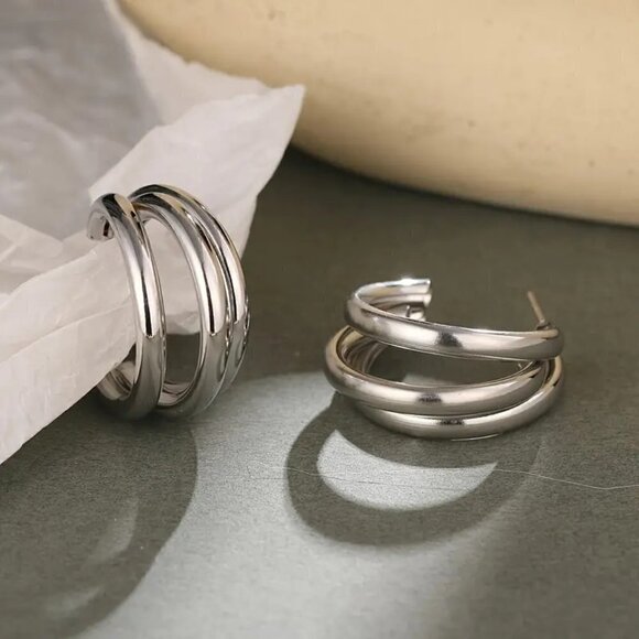 New 14K Gold Triple Round Hoop Earrings - Picture 8 of 16